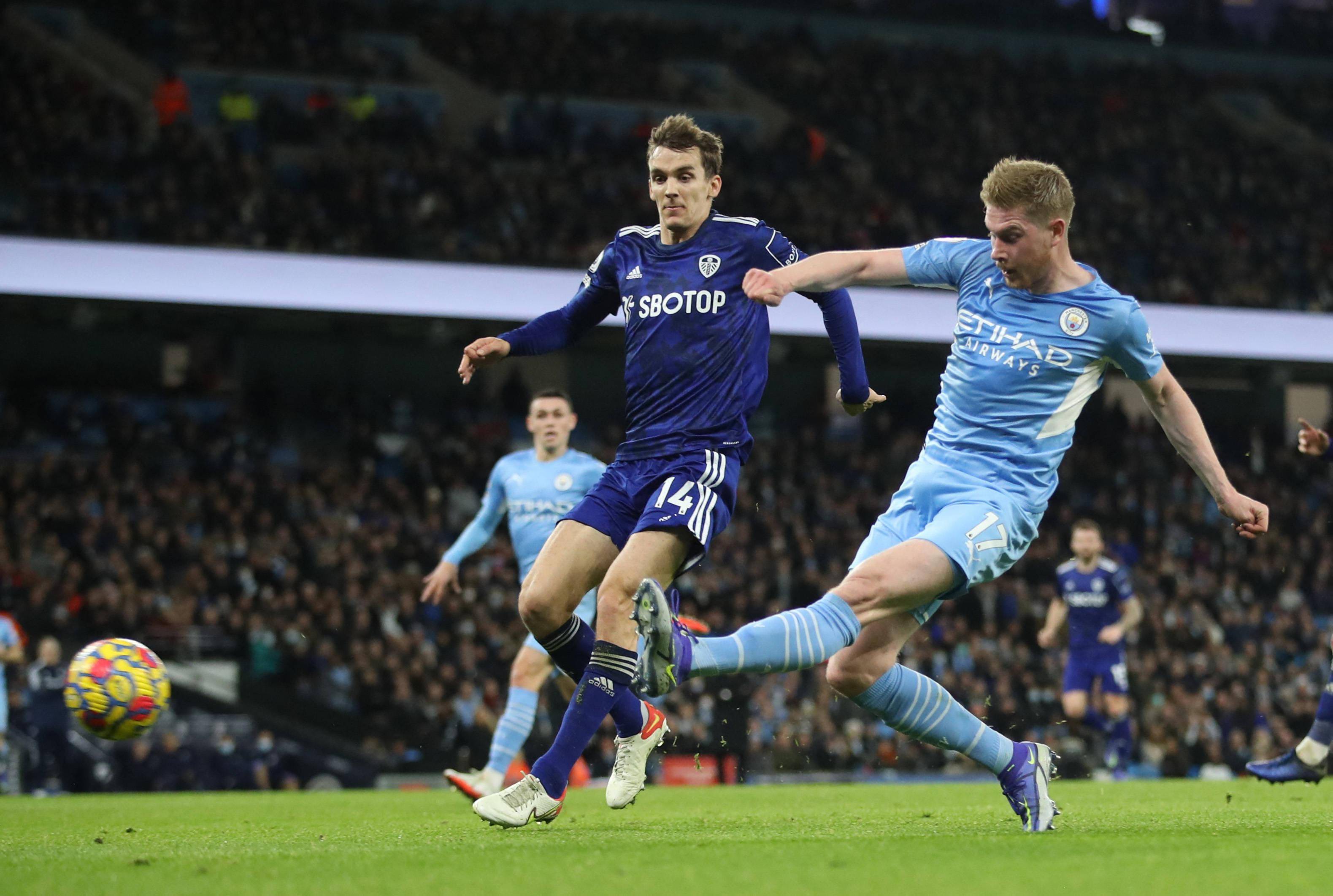 皇家贝蒂斯与科莫友谊赛爆发群殴，两名球员被罚下场面失控.